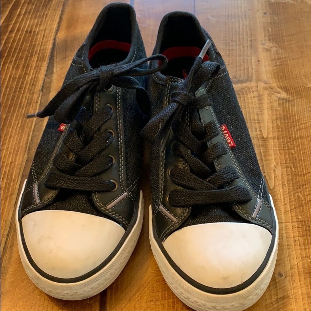 Levi’s black denim sneakers / tennis shoes
